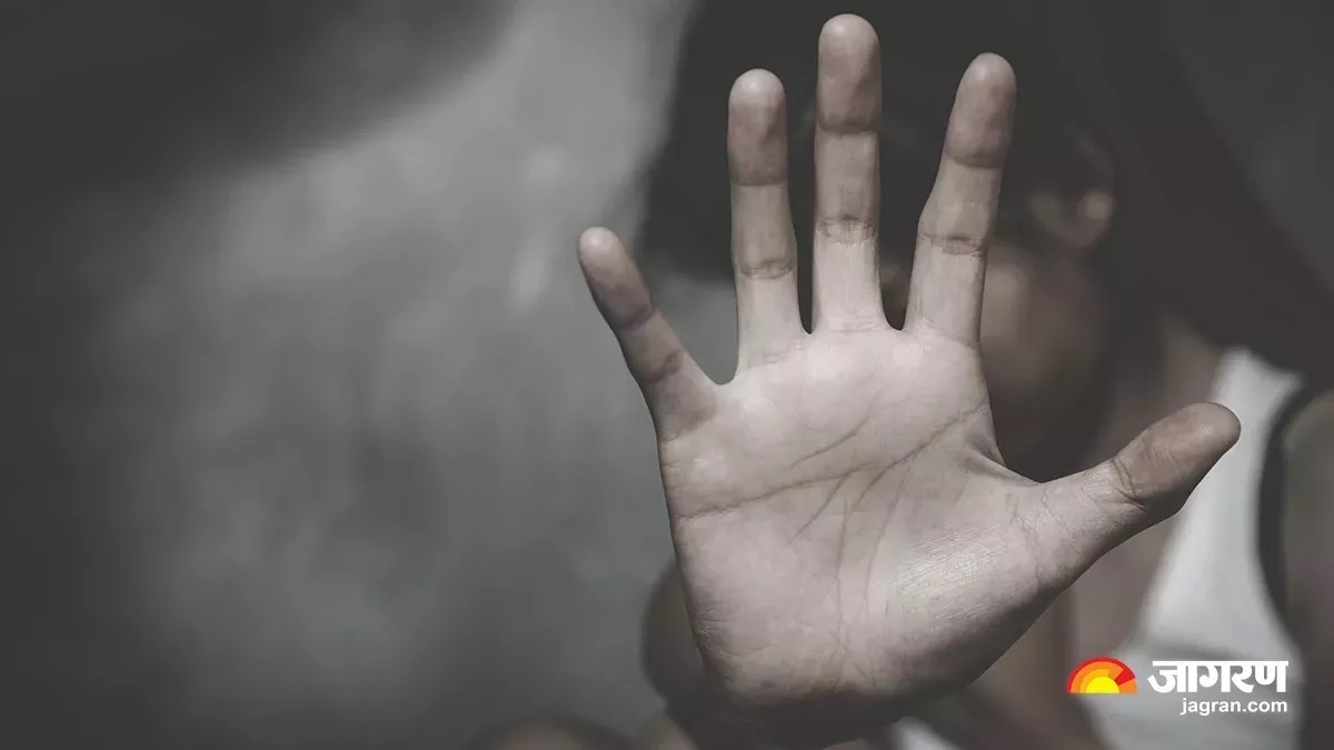 agra minor girl saved from abduction attempt in kheragarh