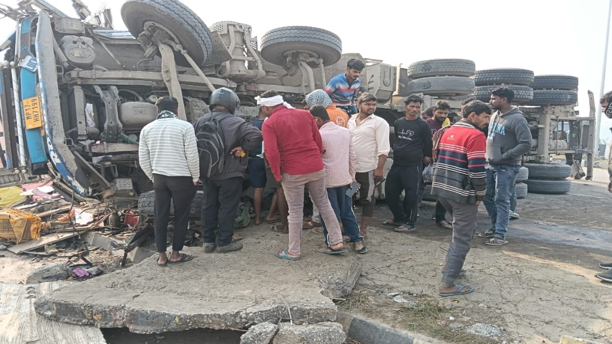 varanasi concrete mixer overturns two killed near sandaha ring road overbridge
