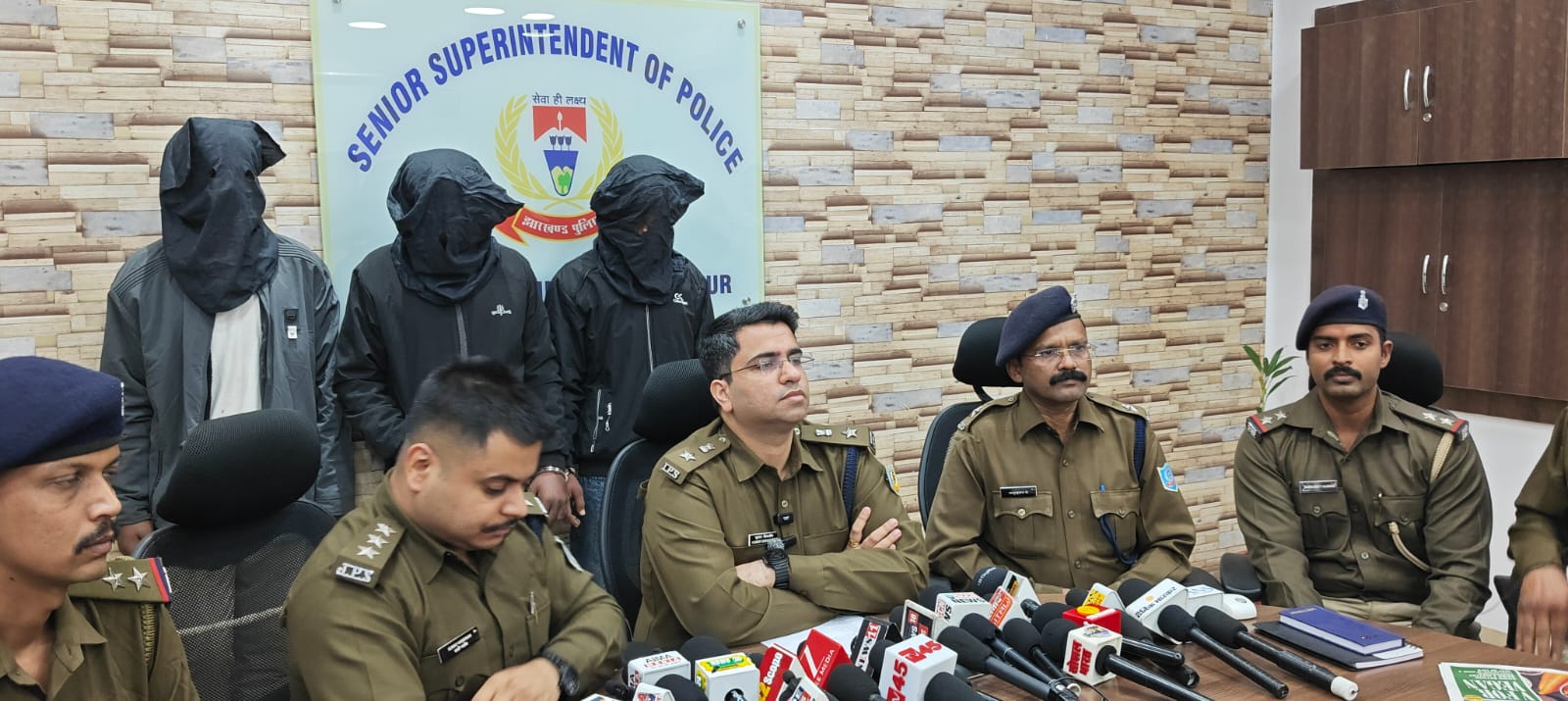 jamshedpur three criminals arrested in govindpur with weapons and stolen goods