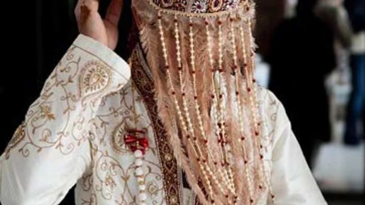 grooms fashion trend grooms are now writing brides name on sherwani