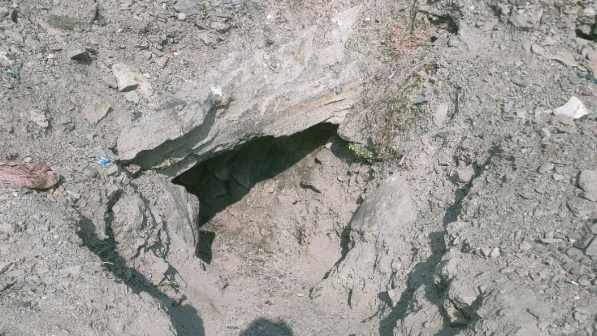 latehar coal blasting dalit house damaged woman injured villagers protest