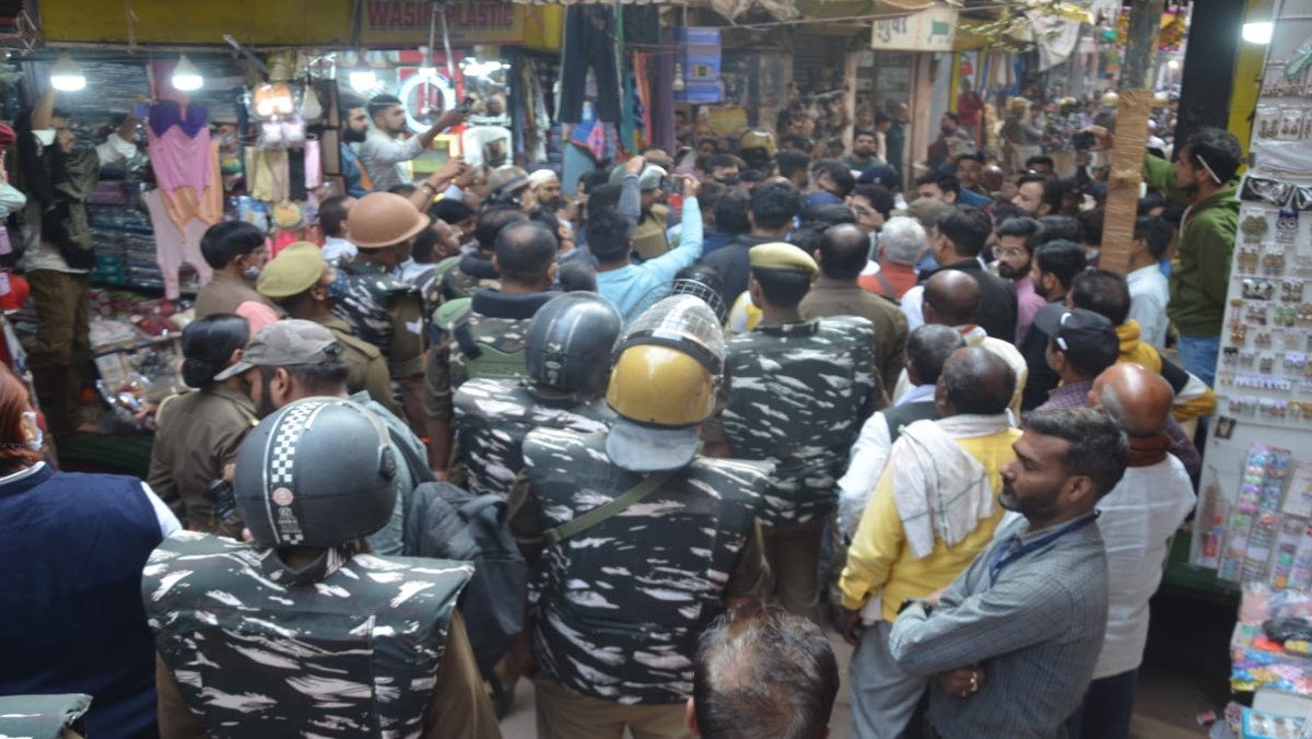 disputes erupted throughout the day in varanasi dal mandi with the market closed amid protests