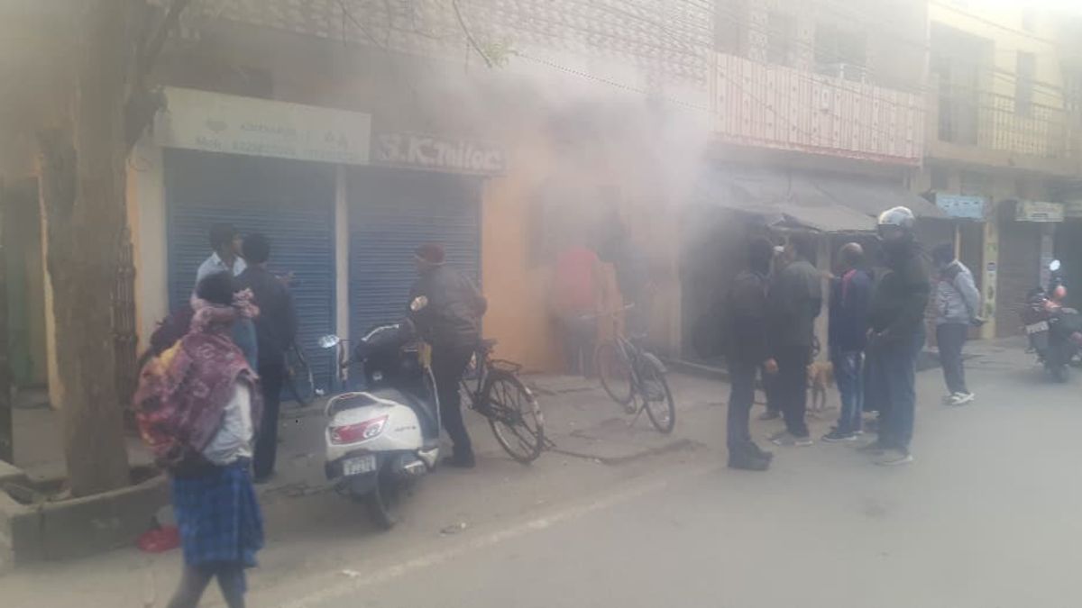 jamshedpur fire house engulfed in smoke fire brigade controls blaze