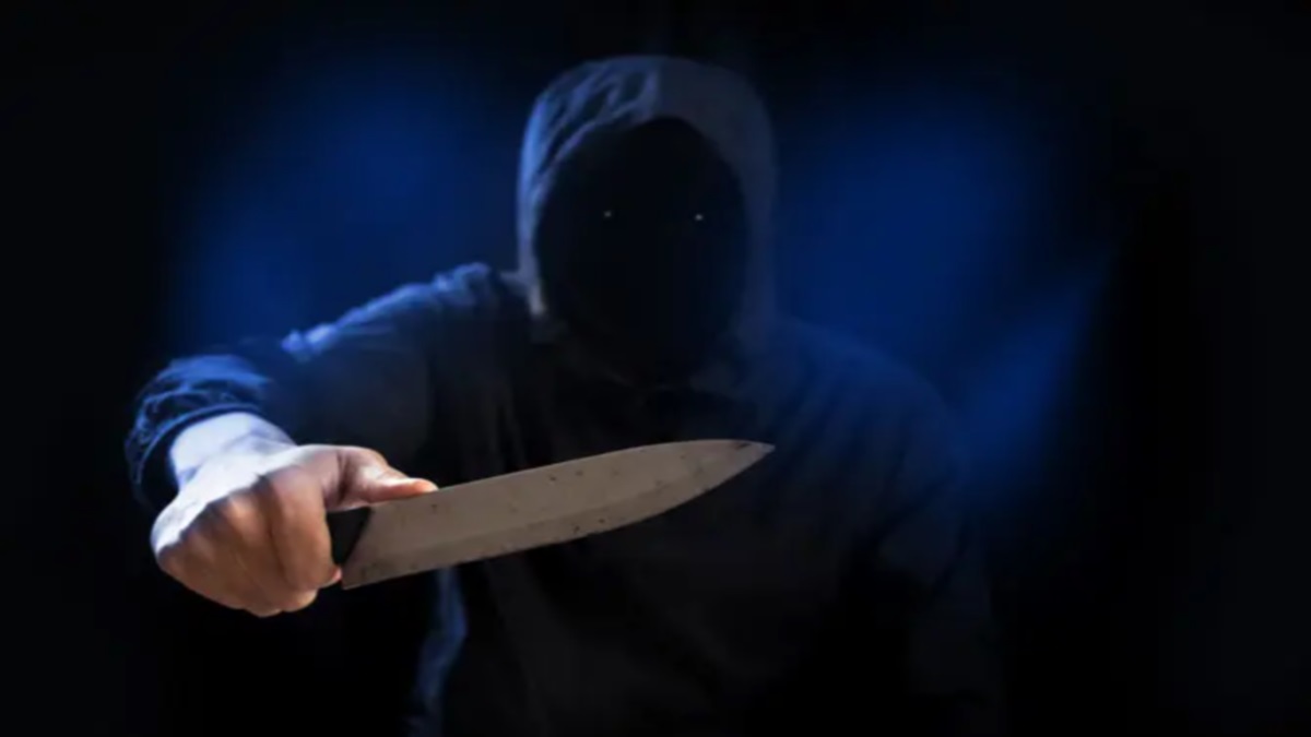 dewas robbery youth loses 32000 in knifepoint loot