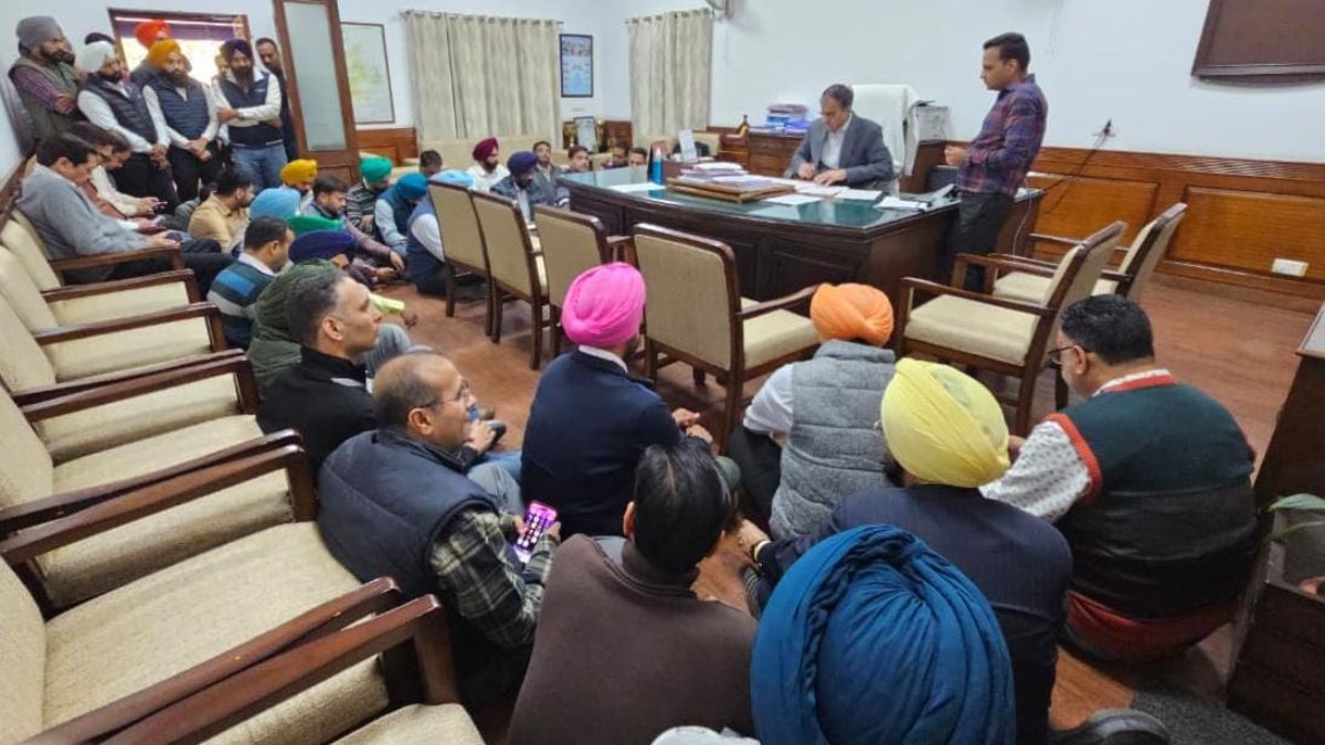 engineers protest at powercom headquarters in patiala protesting suspension and privatisation