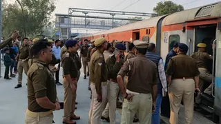 सूचना मिलते ही रेलवे पुलिस के साथ जनपद पुलिस की टीम ने तुरंत कार्रवाई शुरू की।