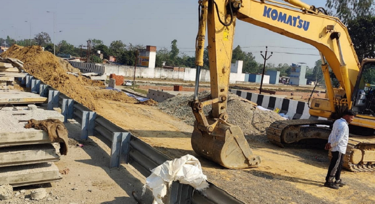 delhidehradun greenfield highway bridge slab displacement traffic halt
