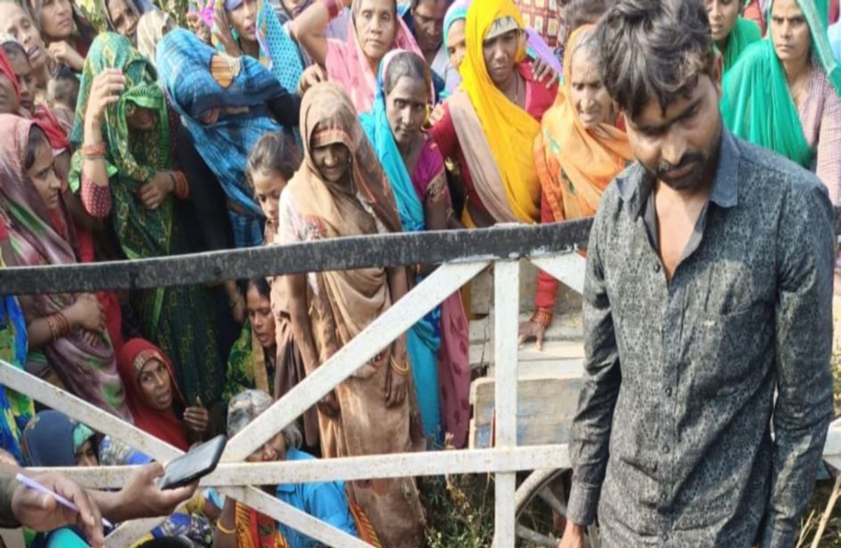 mother and daughter die on railway track in sitapur gomti express accident