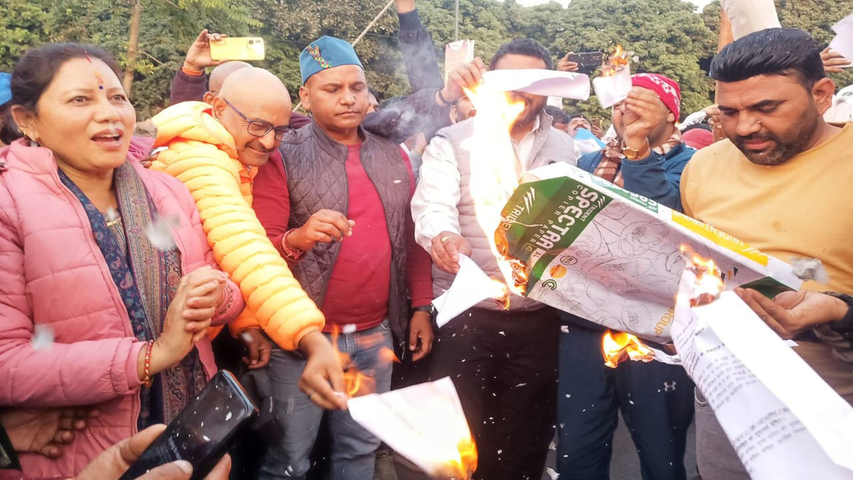 uttarakhand news upnl employees protest burn copies of government orders