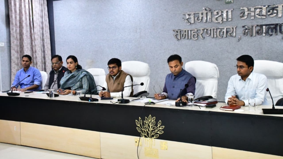 bhagalpur review meeting crackdown on land mutation delays