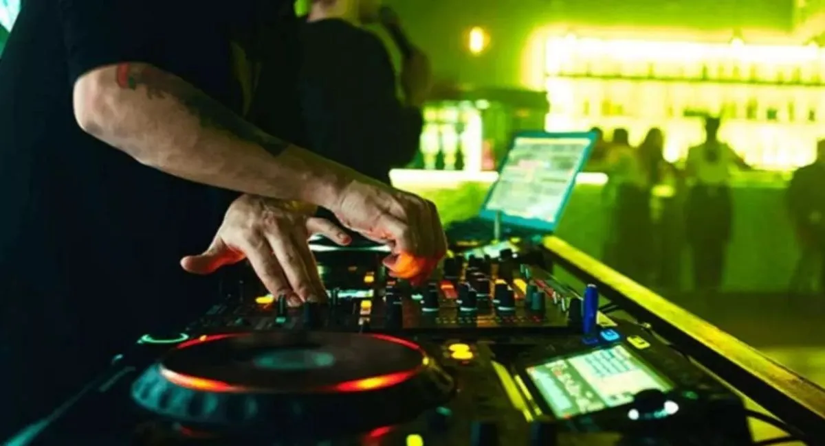 UP के इस जिले में रात 10 बजे के बाद मैरिज हाल में DJ बजाना पड़ेगा भारी, जारी हुई अंतिम चेतावनी
