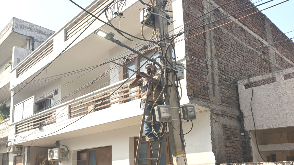 jammu 10000 street lights out of order company neglects repair
