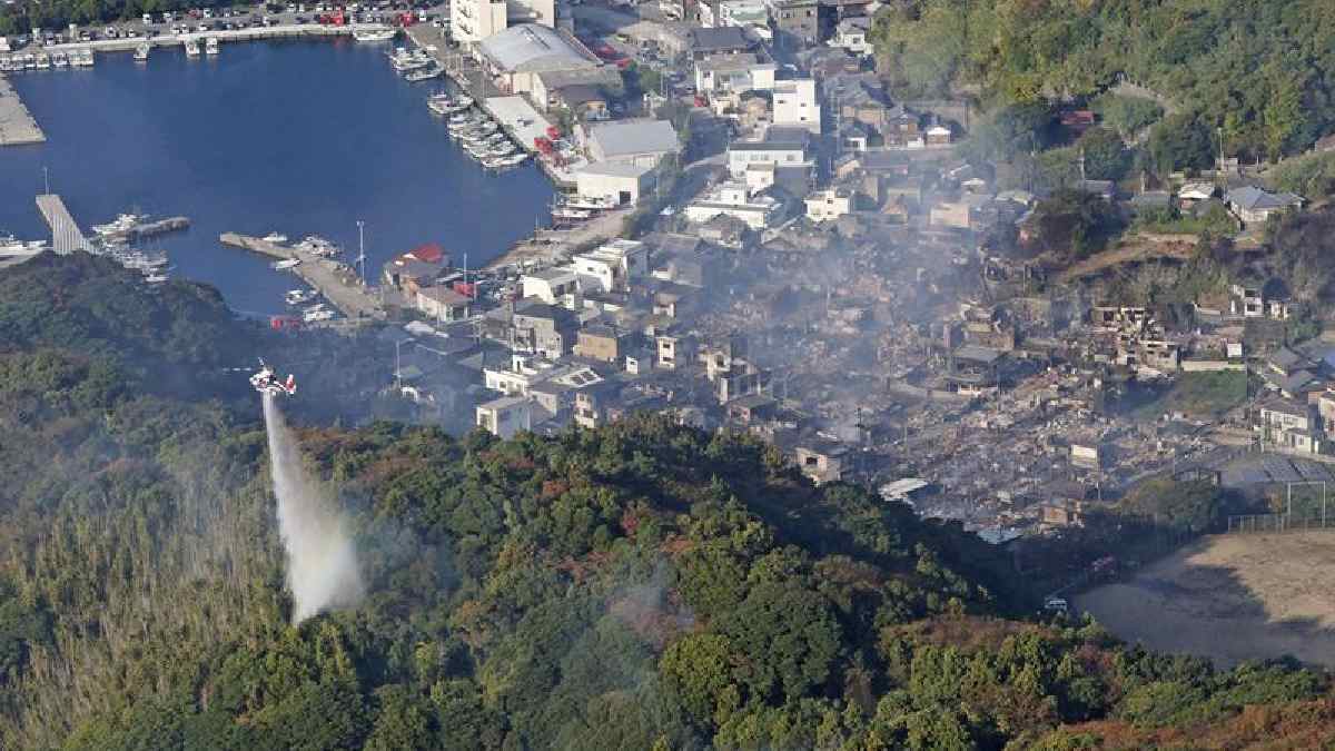 japan fire razes 170 buildings in saganoseki district of oita city