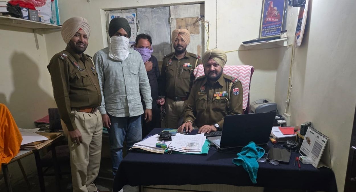 fake document bail gang busted in kapurthala two arrested