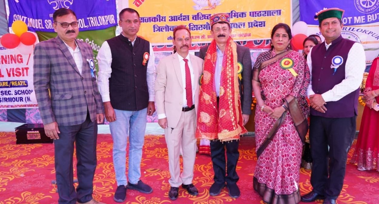 congress spokesperson rupendra thakur awards topper students at annual prize ceremony in nahan