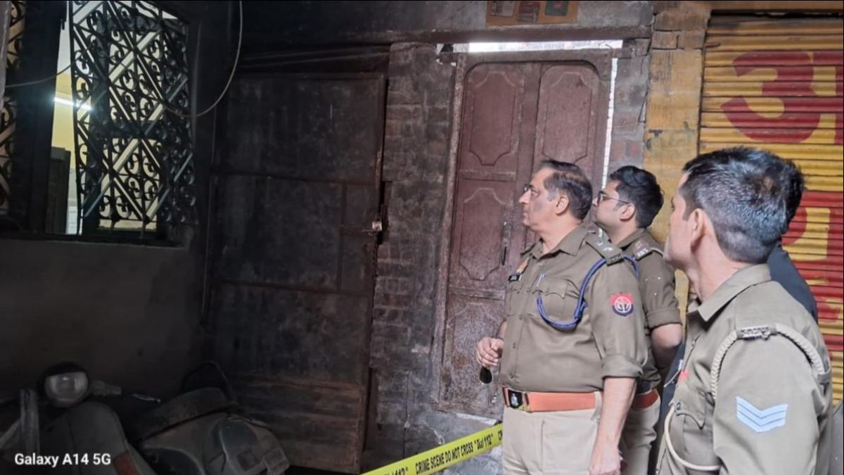 thieves broke into aryavart bank by breaking the grill but failed in stealing mainpuri police investigate