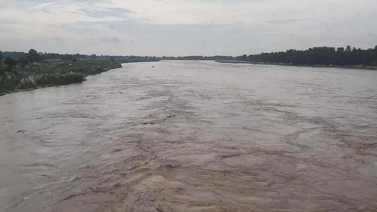 bagmati river changes course in khagaria causing erosion