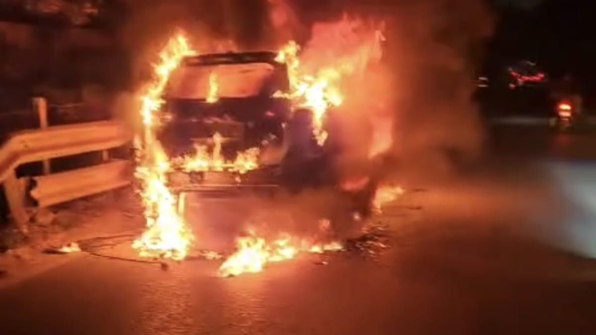 suv fire on delhijaipur highway driver escapes unhurt