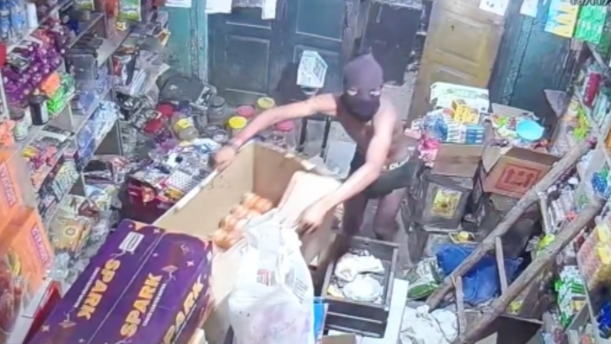 mirzapur underwear thief caught on camera general store robbery