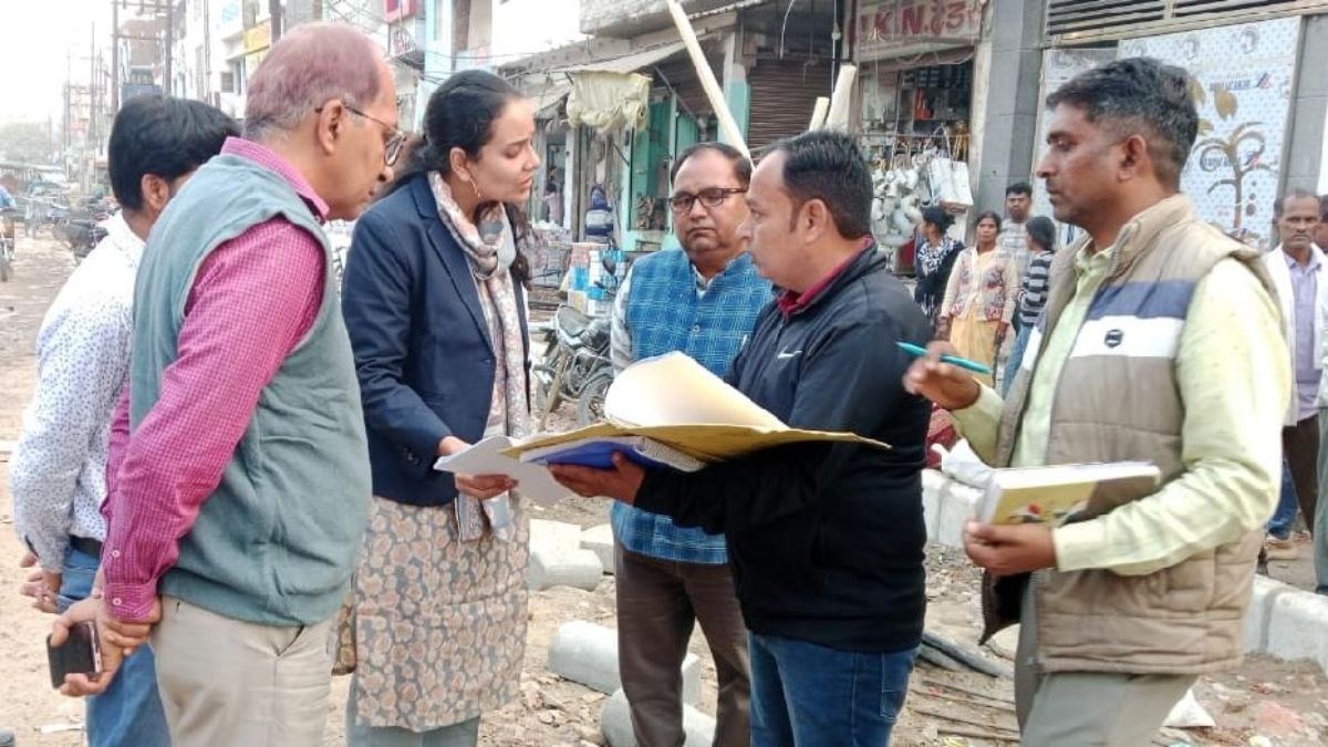 project manager could not tell municipal commissioner gunjan dwivedi how the smart road would be built within the stipulated time