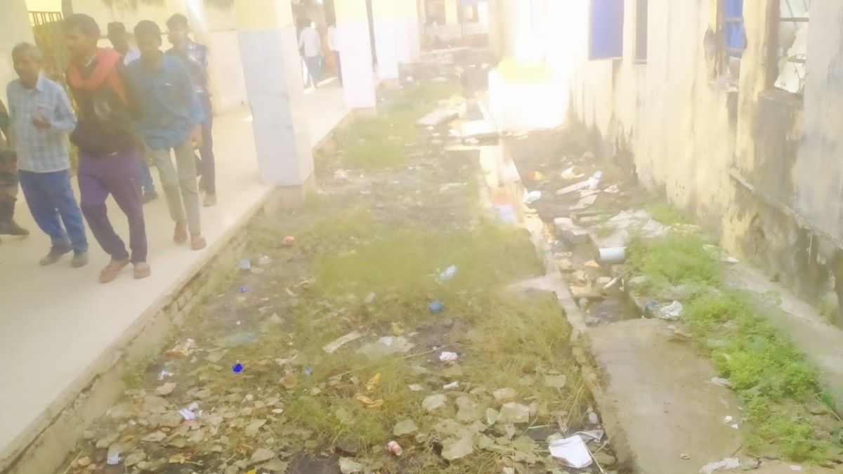 magadh medical college patients suffer due to filth and infection risk