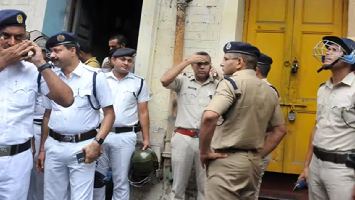 300 infiltrators detained in bengal