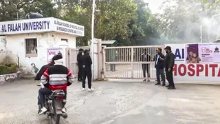 अल फलाह के फरार डॉक्टर की पत्नी-बेटी हिरासत में (फोटो- पीटीआई)