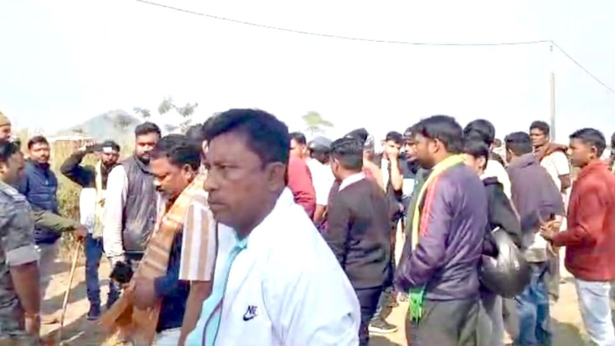 violent clash over illegal sand mining police injured