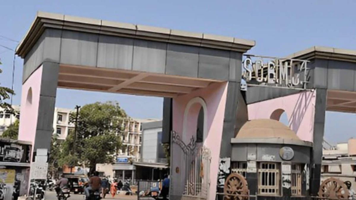 fake doctor molests woman in icu at scb hospital ward boy arrested