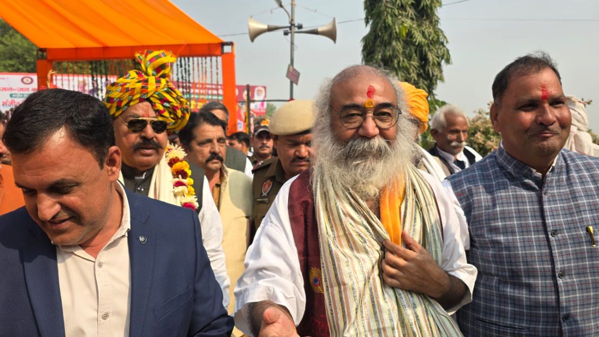 leaders are mortgaging their consciences in pursuit of power kalkidham peethadheeshwar acharya pramod krishnam expressed his views