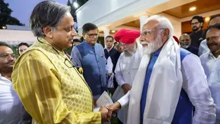 शशि थरूर ने की मोदी की तारीफ तो भड़की सुप्रिया श्रीनेत (फाइल फोटो)