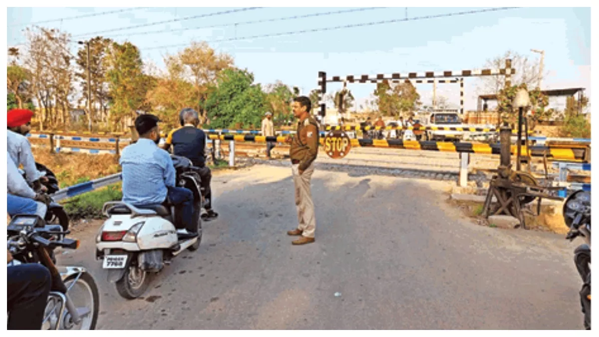 railway gate closure in najibabad for repairs until november 22