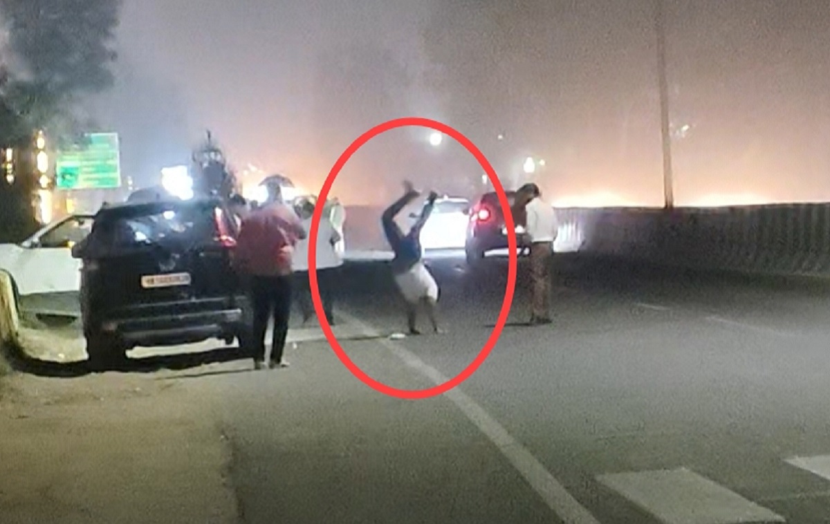 highway chaos wedding party disrupts traffic with dance in bagpat