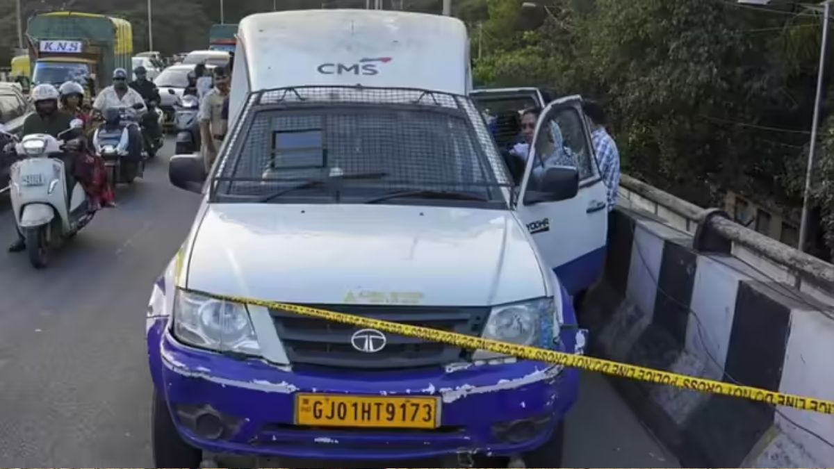 bengaluru atm cash van robbery 7 crore looted in broad daylight