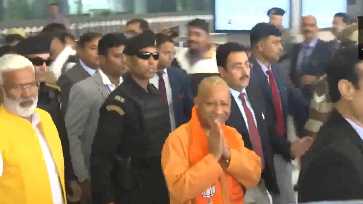 nitish kumar oath ceremony cm yogi adityanath attended oath ceremony of bihar cm nitish kumar