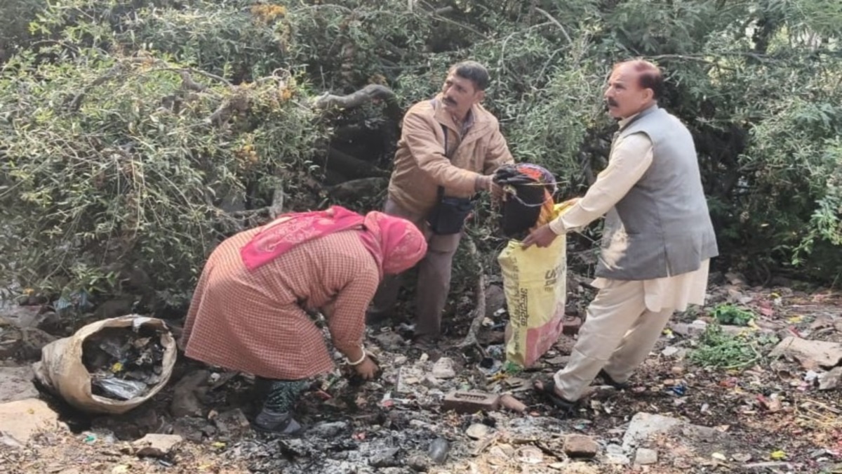 devotees of shimla cleaned radha rani mandir on brahmanchal hill at barsana