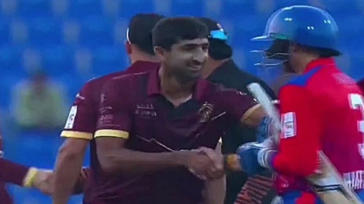 harbhajan singh shakes hands with pakistan cricketer in abu dhabi t10 league