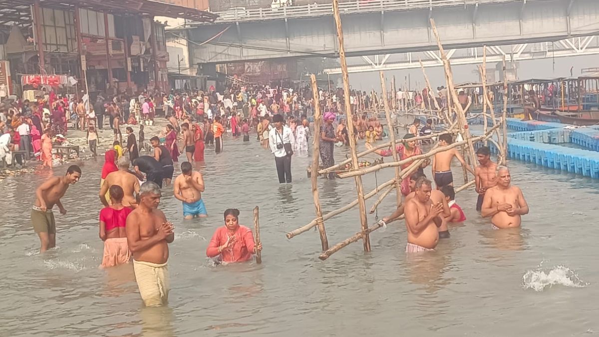amavasya devotees take holy dip in ganga hapur