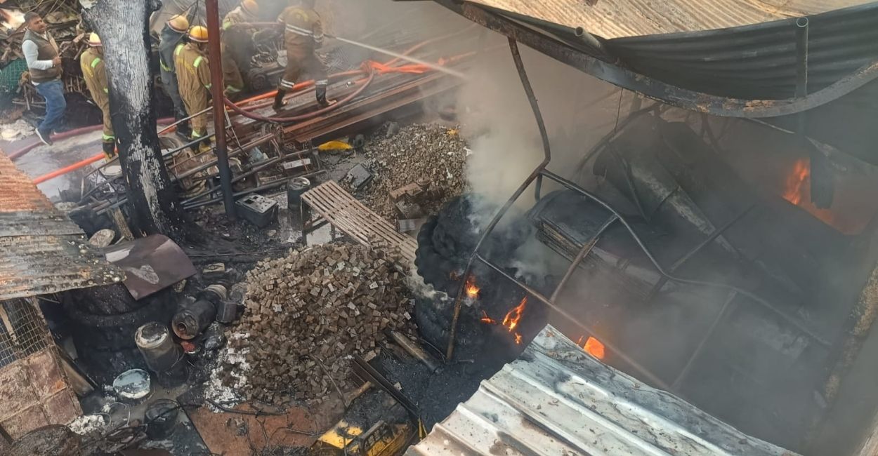 kanpur industrial area fire warehouse engulfed oil drums explode