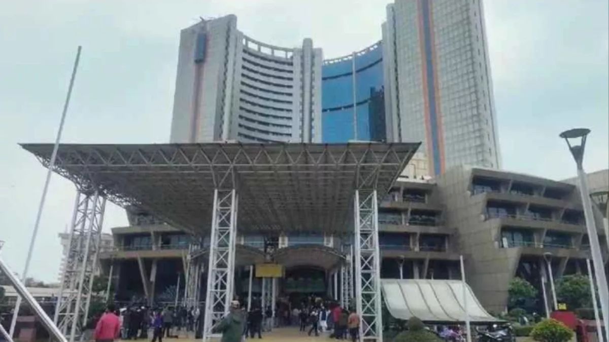 mcd fund scam employees dismissed for corruption in delhi