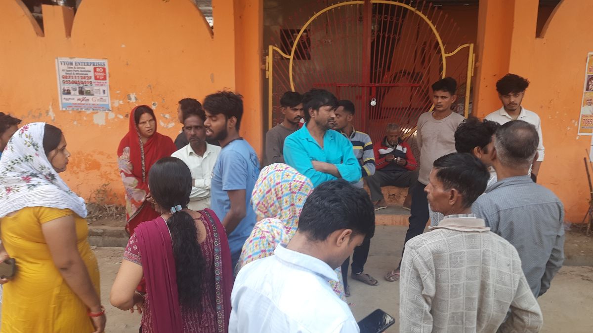 greater noida 7 fall ill after temple prasad what happened