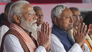 पटना में प्रधानमंत्री नरेंद्र मोदी के साथ मुख्यमंत्री नीतीश कुमार। (फोटो- पीटीआई)