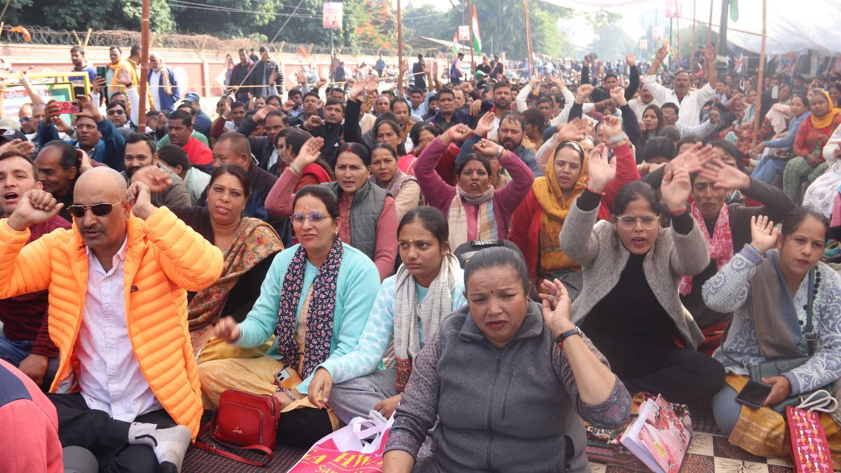 upnl employees protes for equal pay and regularization demand