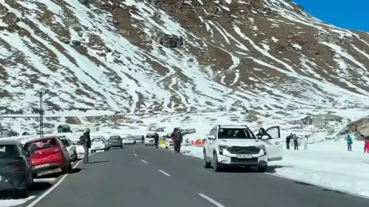 Rohtang Pass को लेकर पर्यटकों के लिए बड़ी खबर, प्रशासन अभी बंद नहीं करेगा दर्रा; तय की क्लोजिंग डेट