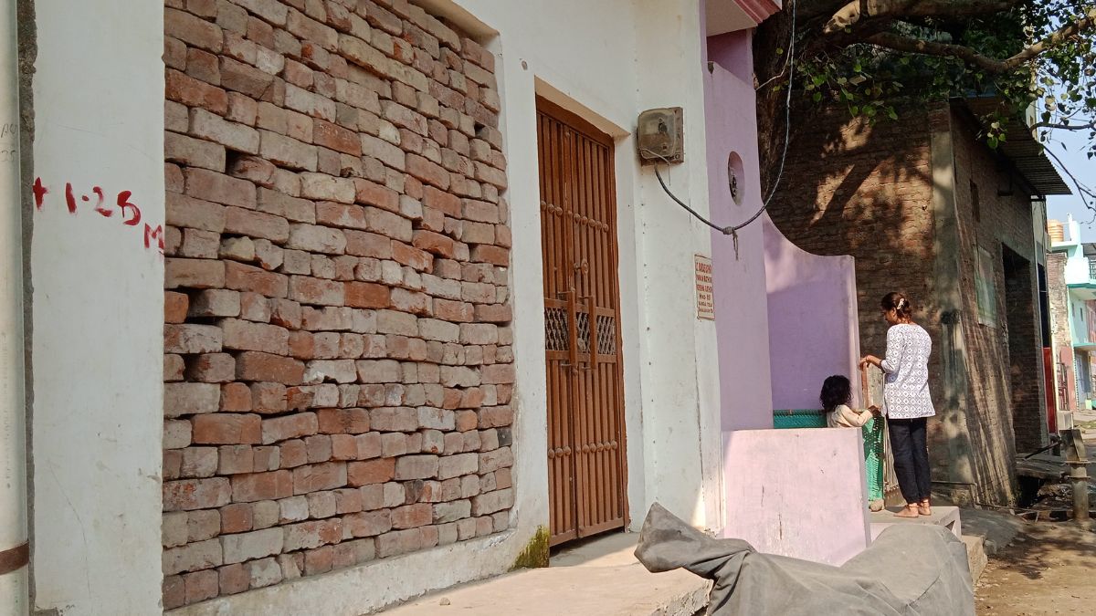 shahjahanpursecondsmartroadwideningredmarkscompensationdemandkeruganj