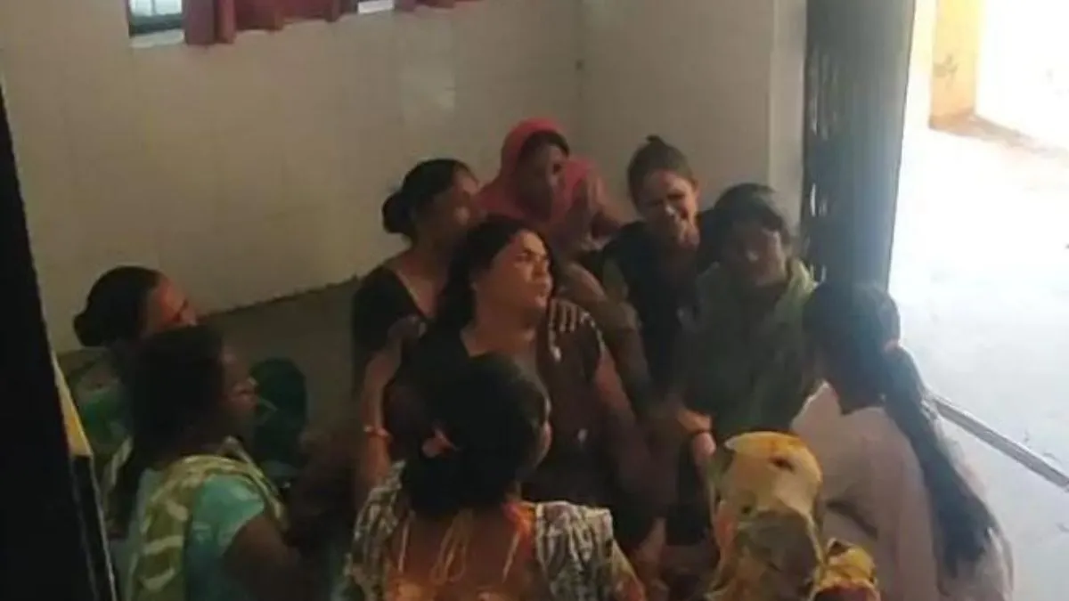 Mahoba News: खेलते-खेलते 8 फीट गहरे पानी भरे टैंक में डूबा 6 साल का बच्चा, हुई दर्दनाक मौत
