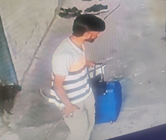 daylight theft in chandigarh thief steals cash and clothes