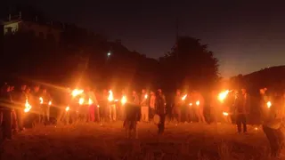चकराता तहसील के ठाणा गांव में बूढ़ी दिवाली के पहले दिन मशाल लेकर होलियात निकाल कर जश्न मनाते ग्रामीण। जागरण