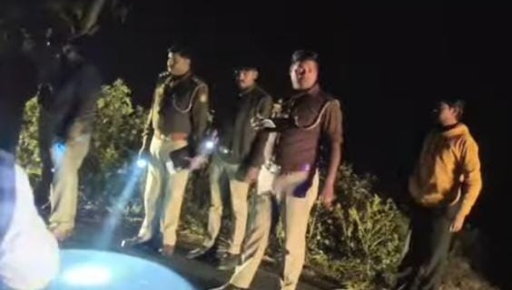 kaushambi robbery jeweler looted of 10 lakh by bolero gang