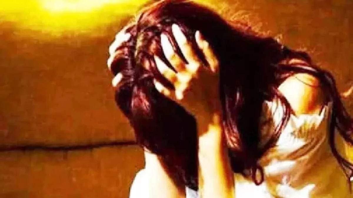 engineer wife accuses husband of affair with hr files police complaint
